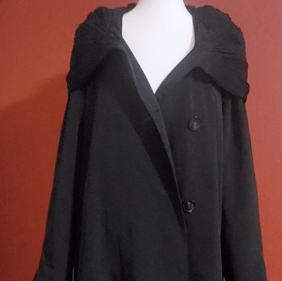 Coat - Picture 2 of 6
